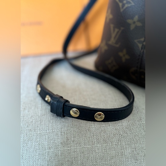 Louis Vuitton | NéoNoé MM Bucket Bag in Monogram - Picture 13 of 16
